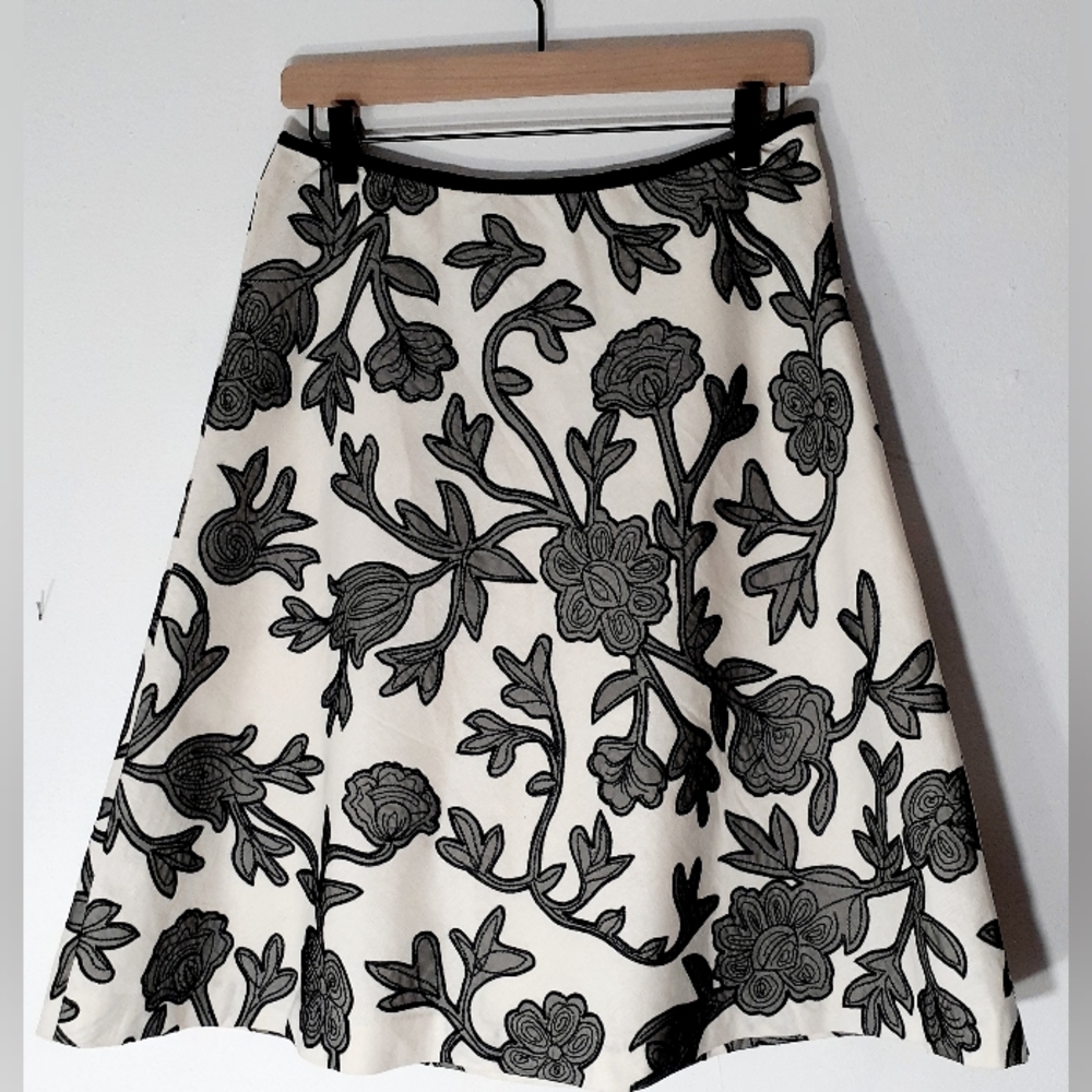 Embroidered floral A-line skirt. Size 2. White House Black Market